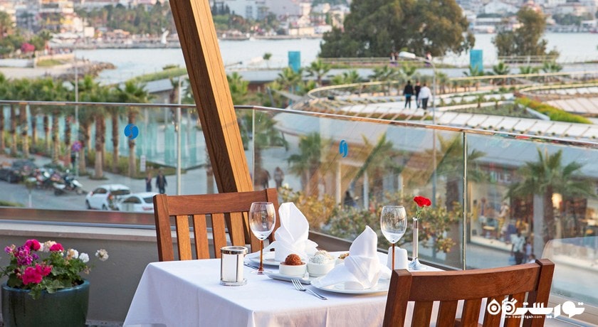 رستوران در فضای باز هتل